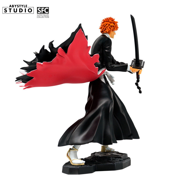 Ichigo Kurosaki Bankai Figur – Nahaufnahme Dreiviertelansicht mit Hollow-Maske und rotem Mantel