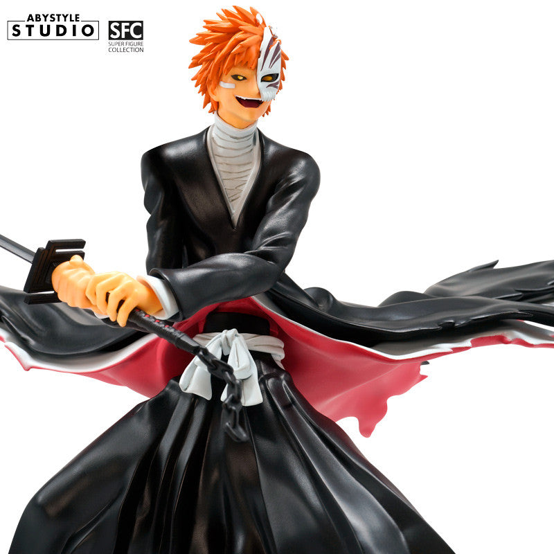 Ichigo Kurosaki Bankai Figur – Seitenansicht rechts ohne Maske mit Tensa Zangetsu und rotem Mantel