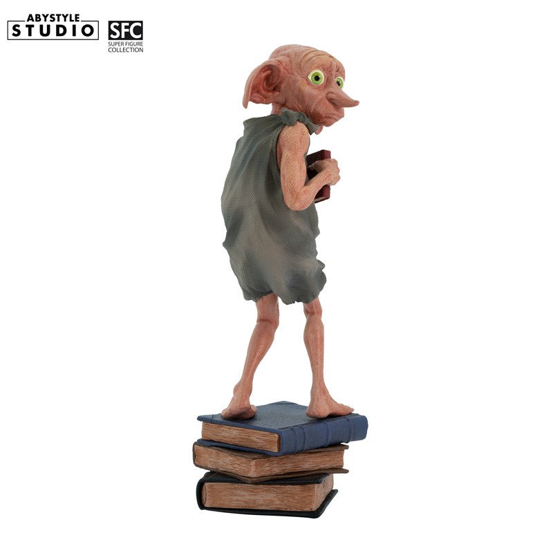 Dobby Figur – Seitenansicht rechts mit Bücherstapel-Base