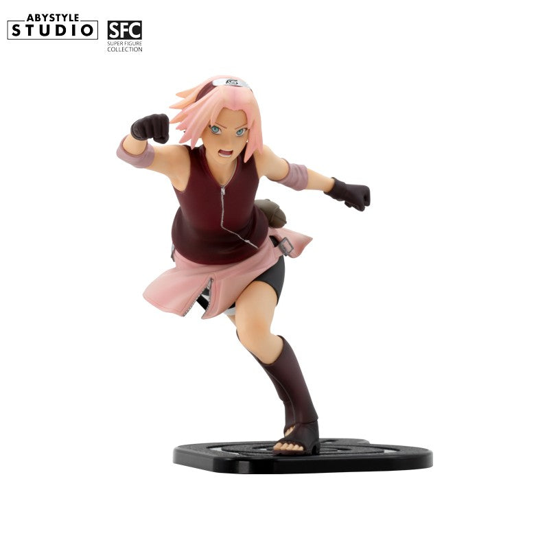 Sakura Haruno Figur – Dreiviertelansicht vorne mit Kampfpose und Konoha-Basis