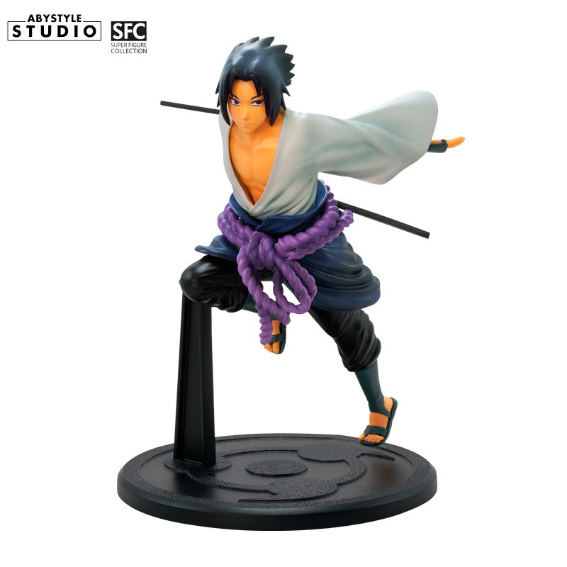 Sasuke Uchiha Figur – Nahaufnahme Oberkörper mit entschlossenem Blick und Ninjato