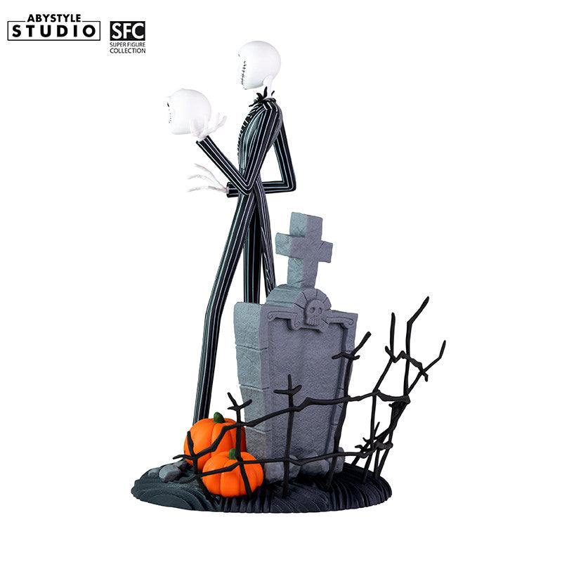 Jack Skellington Figur – Nahaufnahme Oberkörper mit Nadelstreifenanzug und Fledermausfliege