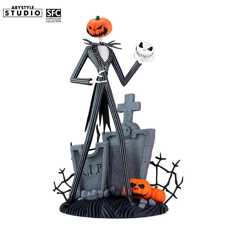 Jack Skellington Figur – Seitenansicht mit gruseligem Lächeln-Kopf und Friedhof