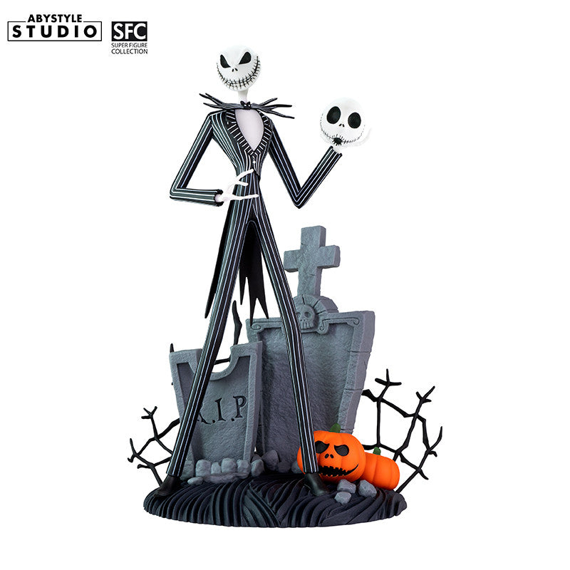 Jack Skellington Figur – Rückansicht mit Grabsteinen und Kürbissen