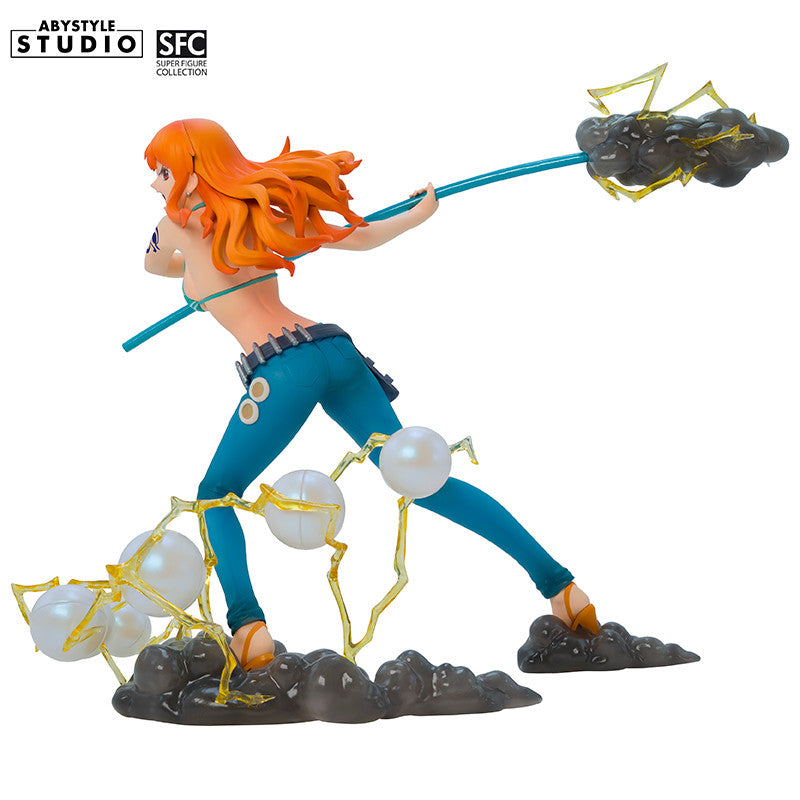 One Piece Nami Figur – Rückansicht mit Clima-Tact und Blitzeffekten