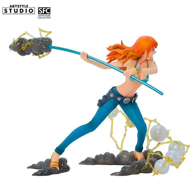 One Piece Nami Figur – Dreiviertelansicht dynamische Kampfpose