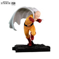Saitama Figur – Dreiviertelansicht vorne mit Punch-Pose und zerstörter Boden-Base
