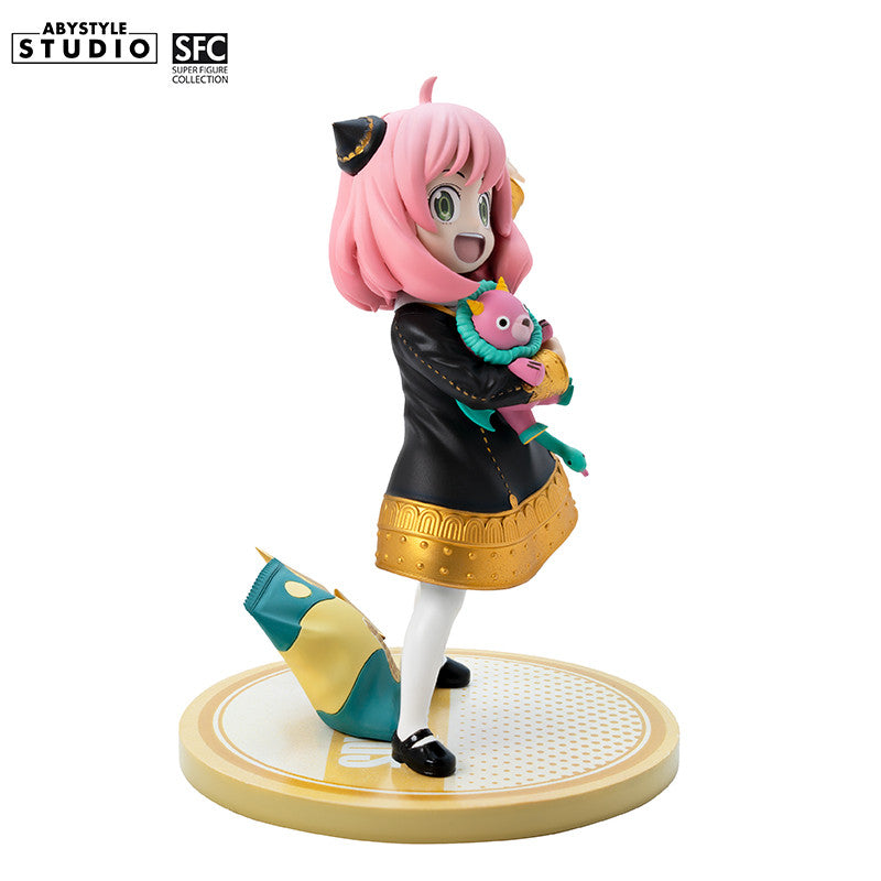 SPY x FAMILY Anya Forger Figur – Detailansicht Gesicht und Kuscheltier