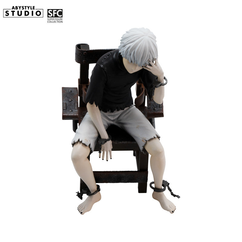Tokyo Ghoul Ken Kaneki Figur – Seitenansicht links auf Stuhl